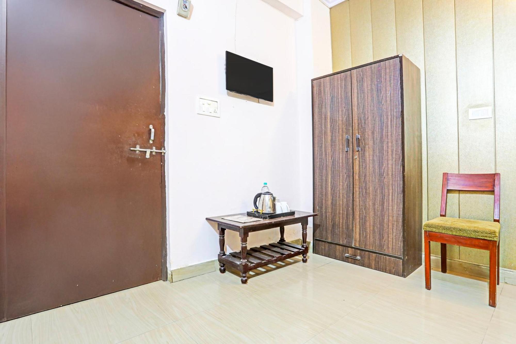 Hotel O Arvi Guest House Varanasi Exterior foto