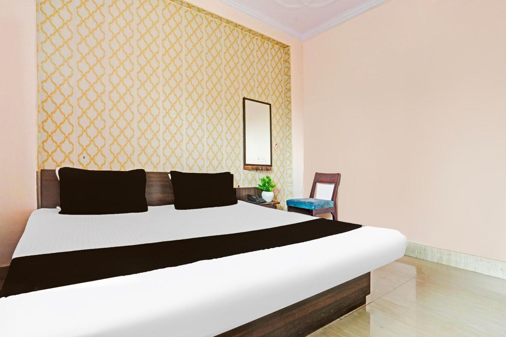 Hotel O Arvi Guest House Varanasi Exterior foto