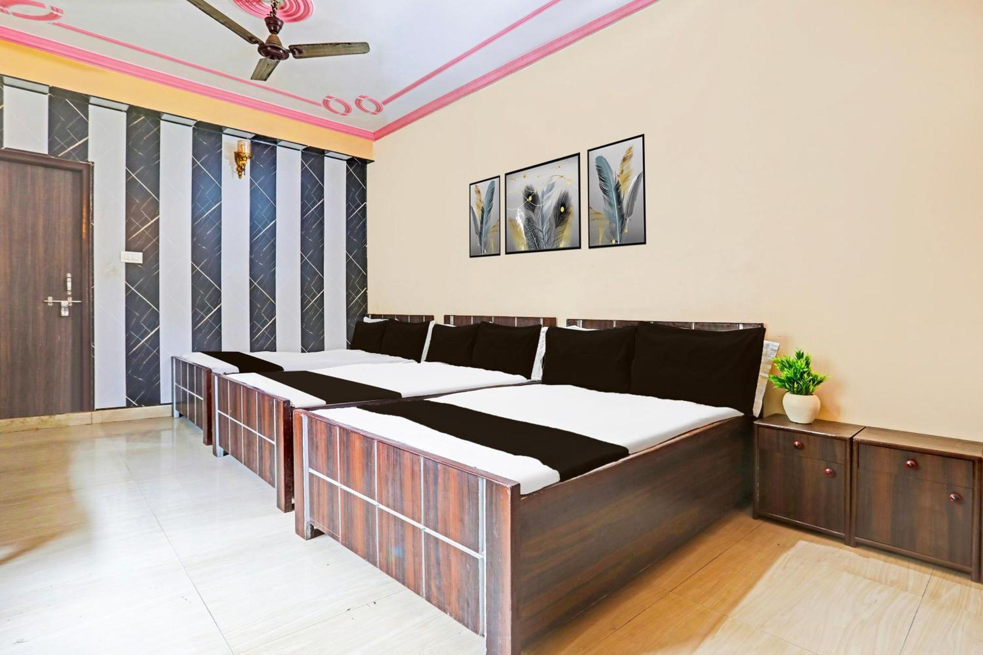 Hotel O Arvi Guest House Varanasi Exterior foto