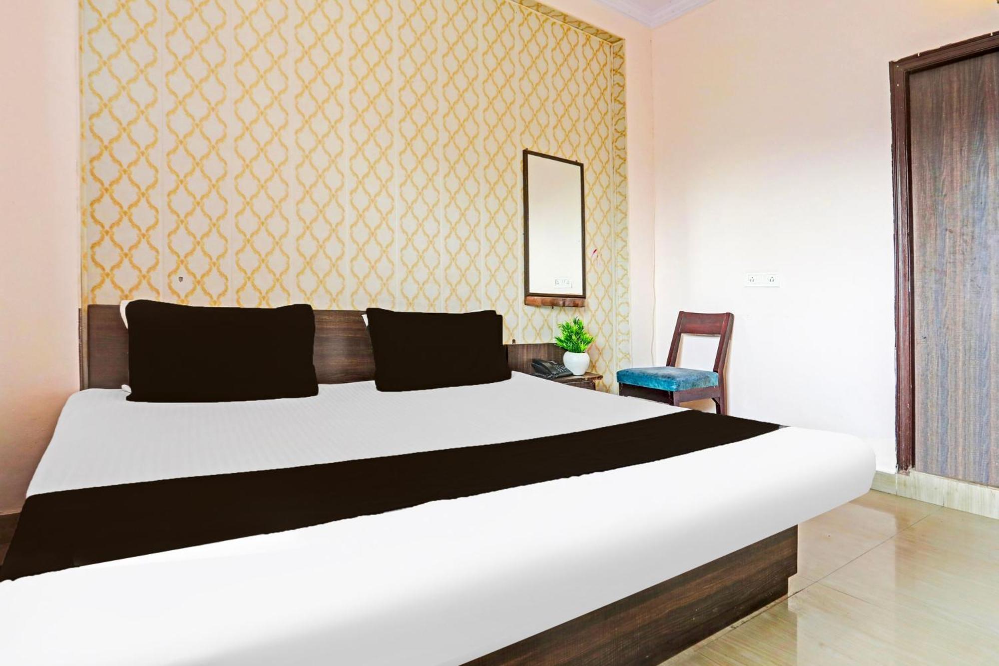 Hotel O Arvi Guest House Varanasi Exterior foto